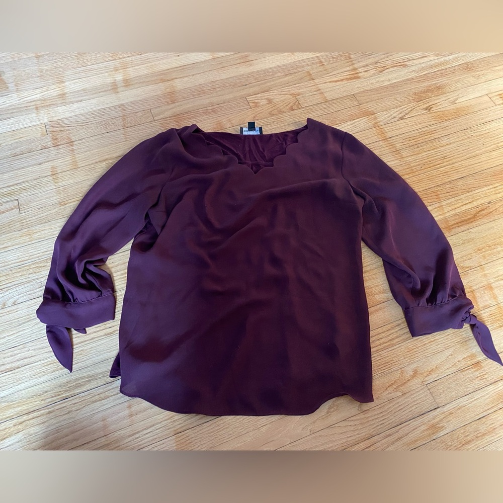 Women's Scalloped Neck Tie-Sleeve Blouse - Plum
